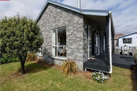 Photo of property in 32 Rutherford Drive, Waikanae Beach, Waikanae, 5036