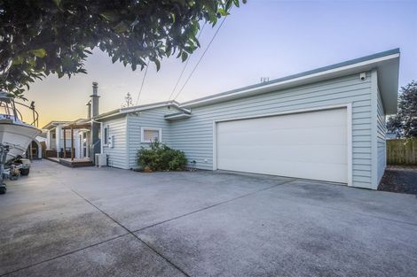 Photo of property in 3 Karaka Road, Kawakawa Bay, Papakura, 2585