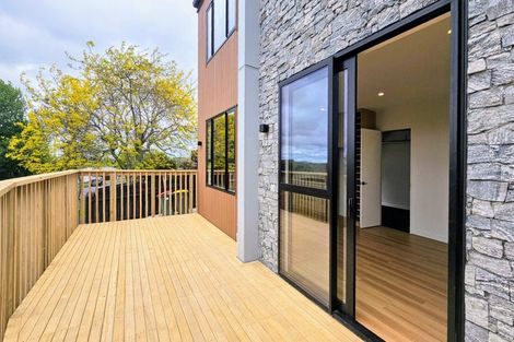 Photo of property in 7a Lewisham Street, Highland Park, Auckland, 2010