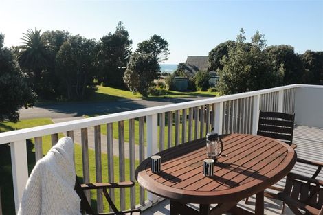 Photo of property in 102 Blue Pacific Parade, Riversdale Beach, Masterton, 5872