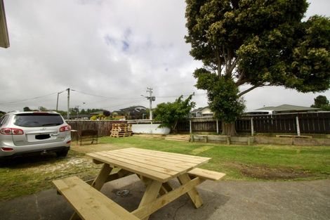 Photo of property in 15 Barrett Road, Whalers Gate, New Plymouth, 4310