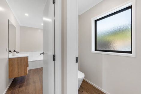 Photo of property in 1 Ribbonwood Lane, Kinloch, Taupo, 3377