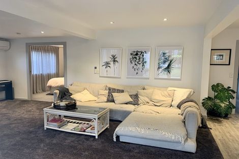 Photo of property in 21 Yeovil Road, Te Atatu Peninsula, Auckland, 0610