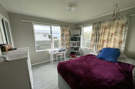 Photo of property in 3 Latham Stubbs Crescent, Waipawa, 4210