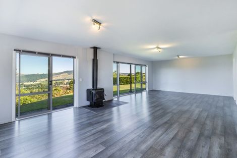 Photo of property in 1 Edge Hill, Acacia Bay, Taupo, 3385