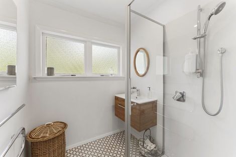 Photo of property in 33 Jocelyn Crescent, Pinehaven, Upper Hutt, 5019