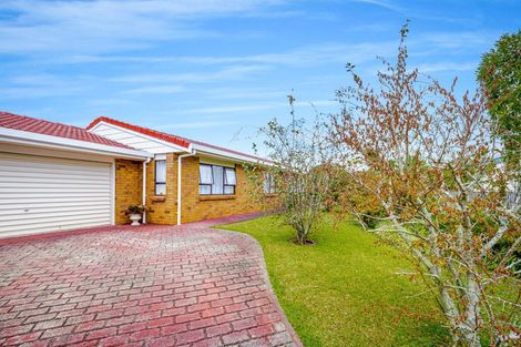 Photo of property in 8 Chablis Place, Henderson, Auckland, 0612