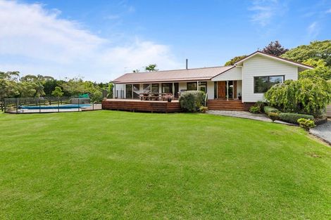 Photo of property in 132 Motu Road, Kumeu, 0891