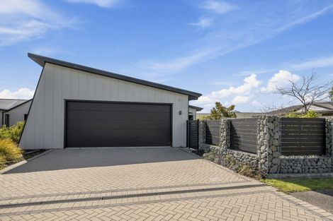 Photo of property in 18 Lakemere Way, Kinloch, Taupo, 3377