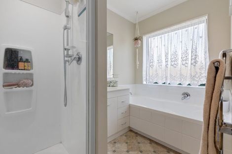 Photo of property in 3a Simons Street, Moturoa, New Plymouth, 4310