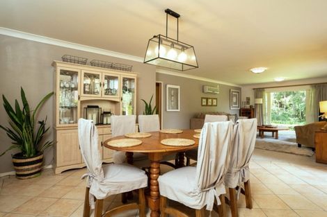 Photo of property in 25 Walpole Avenue, Hillpark, Auckland, 2102