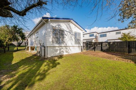 Photo of property in 16 Urlich Drive, Ranui, Auckland, 0612
