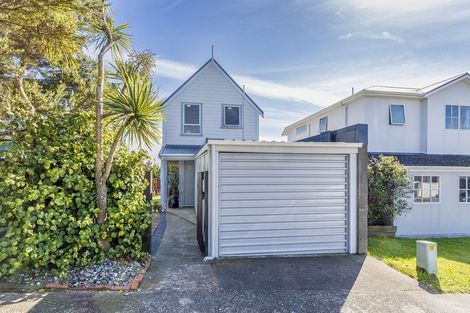 Photo of property in 77 Kaikoura Street, Maupuia, Wellington, 6022