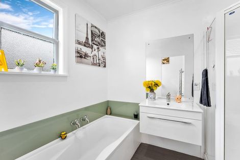 Photo of property in 18 Ebdentown Street, Ebdentown, Upper Hutt, 5018