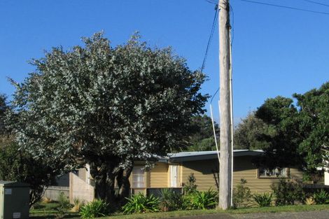 Photo of property in 20 Titoki Road, Waikanae Beach, Waikanae, 5036
