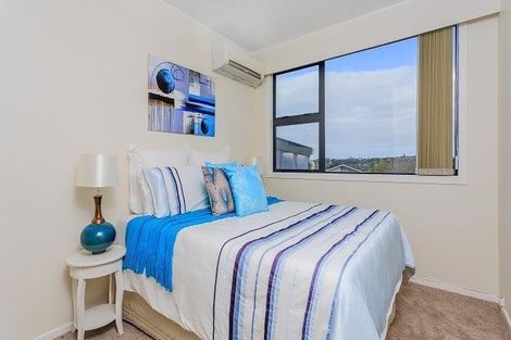 Photo of property in 17 Valley View Road, Glenfield, Auckland, 0629