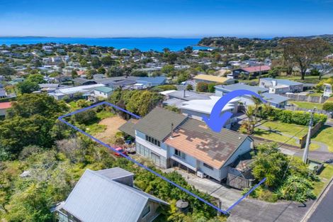 Photo of property in 10 Surf Road, Stanmore Bay, Whangaparaoa, 0932