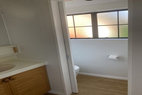 Photo of property in 2/136 Karori Road, Karori, Wellington, 6012