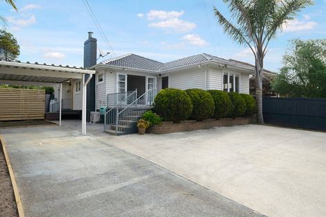 Photo of property in 2 Nile Road, Kelston, Auckland, 0602
