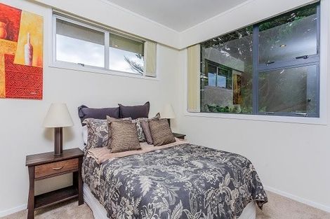 Photo of property in 17 Valley View Road, Glenfield, Auckland, 0629