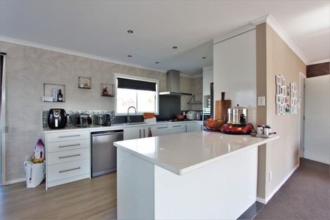 Photo of property in 28 Tennyson Drive, Owhata, Rotorua, 3010