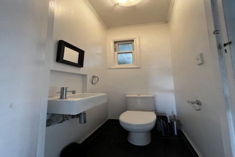 Photo of property in 11 Otahuri Crescent, Greenlane, Auckland, 1051