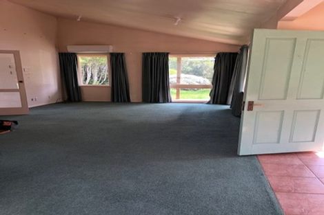 Photo of property in 160 Newlands Road, Newlands, Wellington, 6037