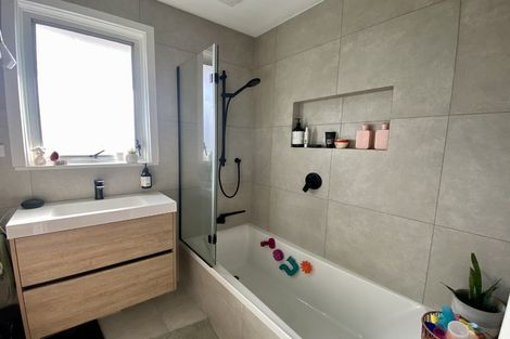 Photo of property in 14 Orton Street, Glenfield, Auckland, 0627