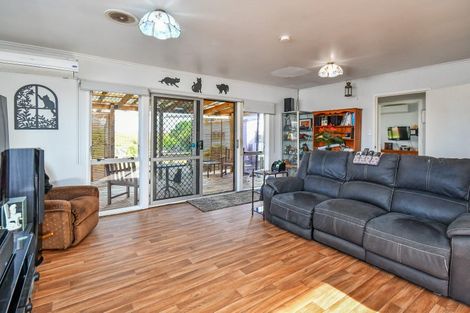 Photo of property in 14 Seaward Place, Wattle Downs, Auckland, 2103