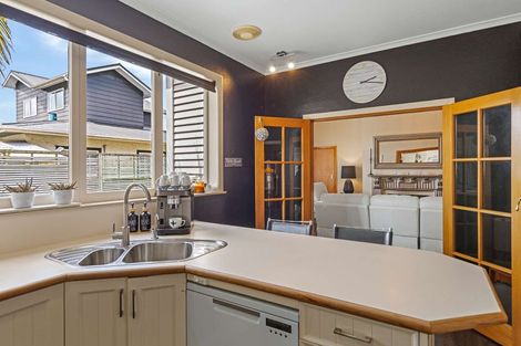 Photo of property in 8 Saint Leonard Street, Saint Johns Hill, Whanganui, 4501