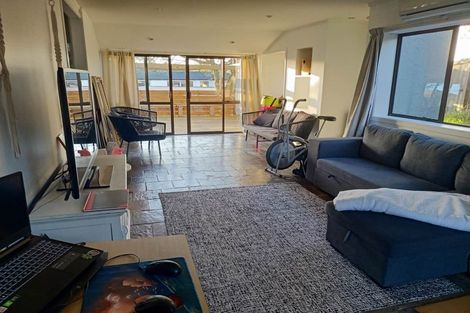 Photo of property in 19 Newport Place, Forrest Hill, Auckland, 0620