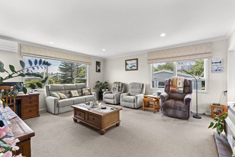 Photo of property in 4b Clerke Place, Marfell, New Plymouth, 4310