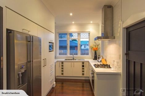 Photo of property in 39 Cambridge Terrace, Waiwhetu, Lower Hutt, 5010