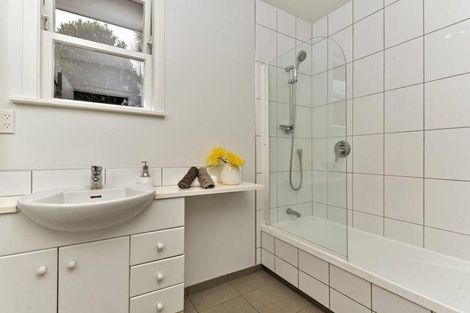 Photo of property in 2/14 Selwyn Crescent, Forrest Hill, Auckland, 0620