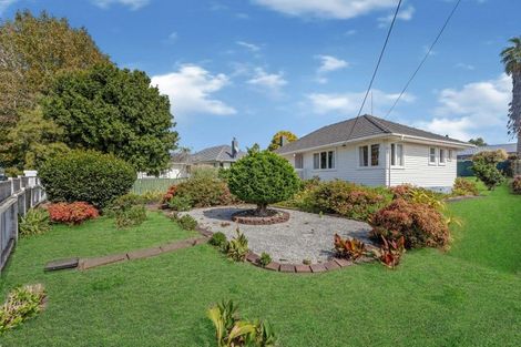Photo of property in 71 Beach Road, Te Atatu Peninsula, Auckland, 0610