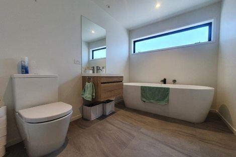 Photo of property in 22 Tapuwae Way, Mangere Bridge, Auckland, 2022