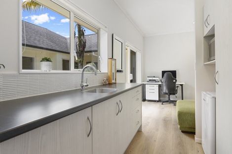 Photo of property in 7 Hobbs Road, Matakatia, Whangaparaoa, 0930