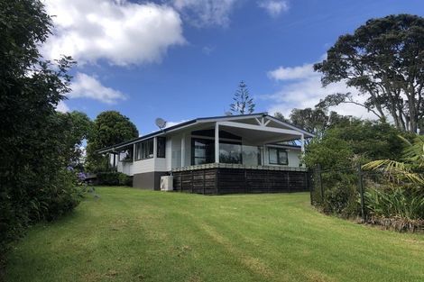 Photo of property in 646 Waitakere Road, Kumeu, 0891