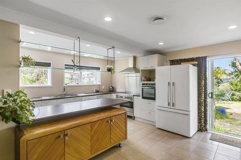 Photo of property in 9 Woodhouse Place, West Harbour, Auckland, 0618