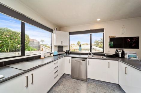 Photo of property in 97 Heta Road, Highlands Park, New Plymouth, 4312