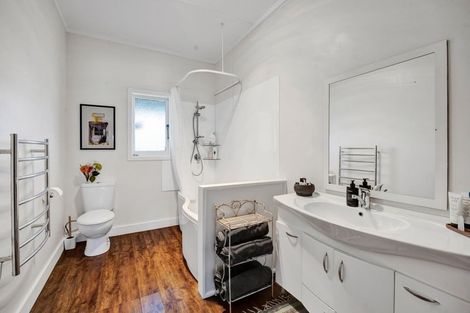 Photo of property in 18 Cumming Street, Okato, 4335