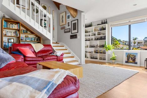 Photo of property in 44 Stratford Drive, Cable Bay, 0420