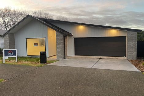 Photo of property in 92 Metoriti Crescent, Karaka, 2124