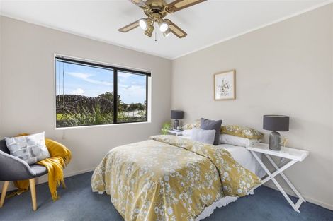 Photo of property in 14 West Fairway, Golflands, Auckland, 2013