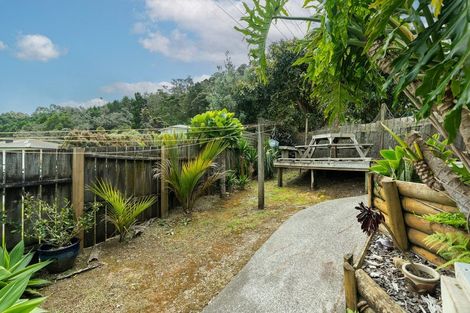 Photo of property in 132 Oakura Road, Oakura, Hikurangi, 0184