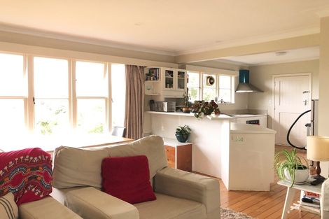 Photo of property in 25 Lake Road, Northcote, Auckland, 0627