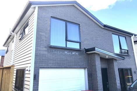 Photo of property in 8a Maunder Place, New Lynn, Auckland, 0600