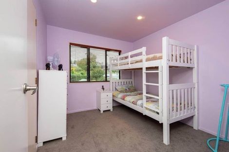 Photo of property in 27 De Val Drive, Titirangi, Auckland, 0604