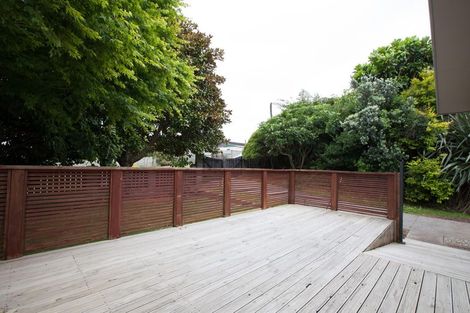 Photo of property in 5 Poharama Place, Marfell, New Plymouth, 4310