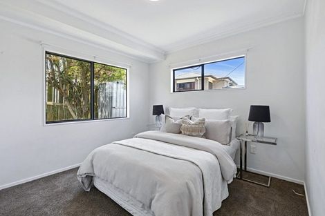 Photo of property in 2/48 Barbados Drive, Unsworth Heights, Auckland, 0632